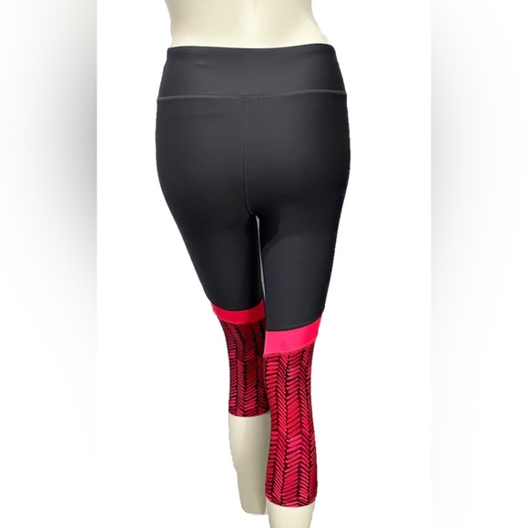 Under Armour HeatGear Compression Capri Leggings Small Gray Pink Pattern - Picture 3 of 7